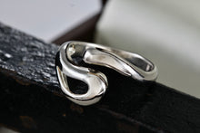 Load image into Gallery viewer, Sterling Silver Open Teardrop Open Band Snake Ring Size 8
